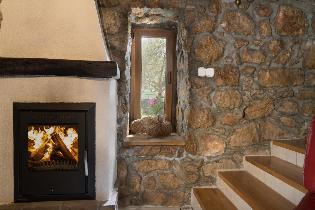 Stone Lady Holiday Home With Pool&Hot Tub,Sauna,Bbq,Garden Rasopasno Exterior photo