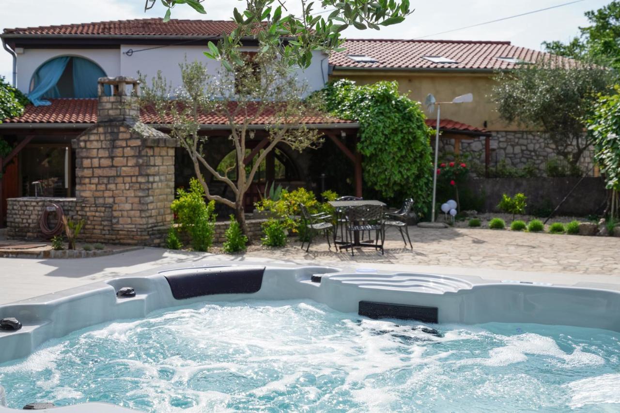 Stone Lady Holiday Home With Pool&Hot Tub,Sauna,Bbq,Garden Rasopasno Exterior photo